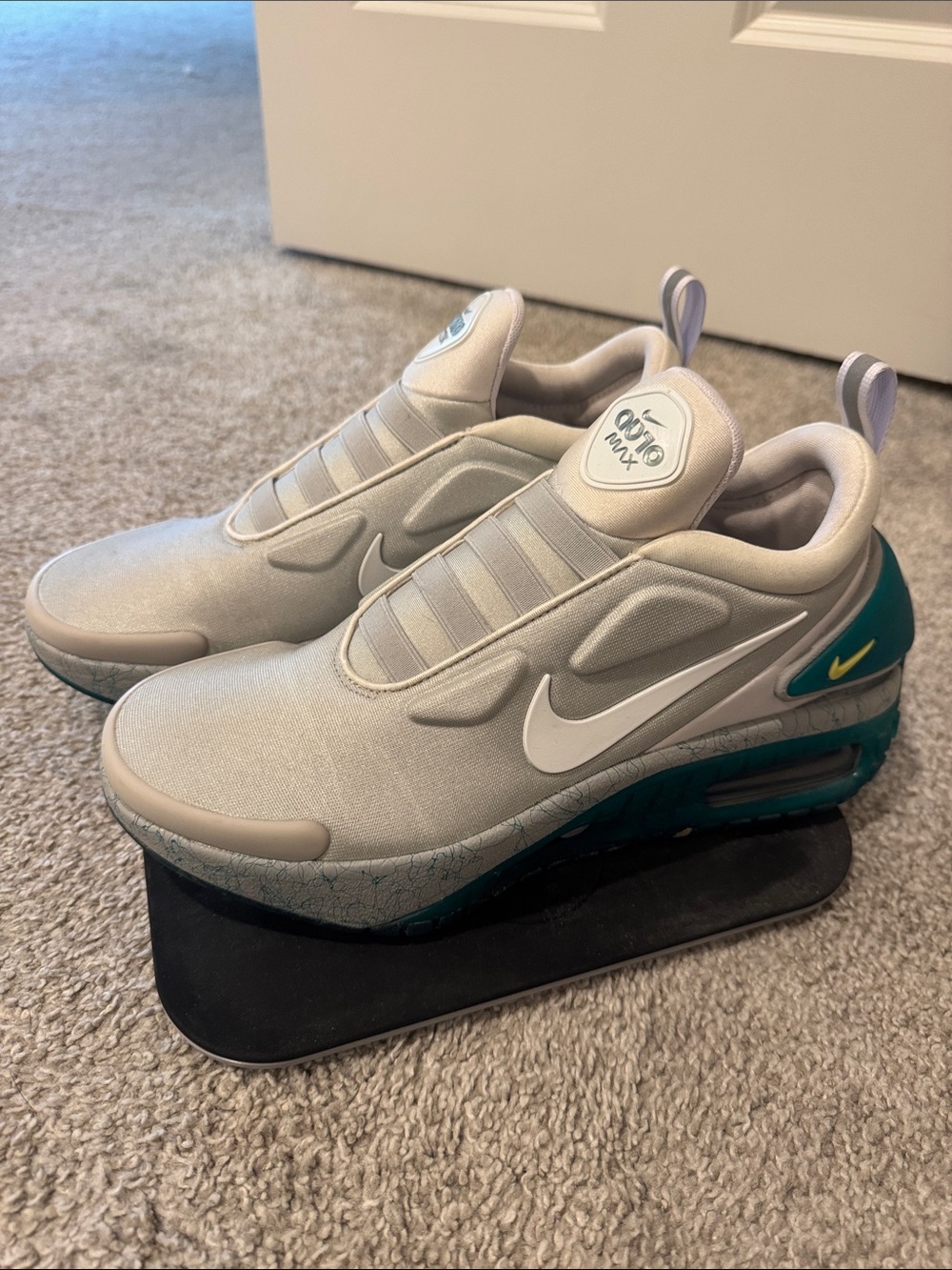 Nike Adapt Electronic Self-Lacing Shoes Men’s 8 Cream/Teal